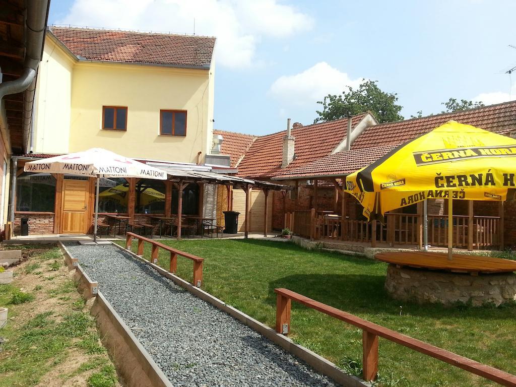 Village Pub & Bbq Vojkovice  Luaran gambar